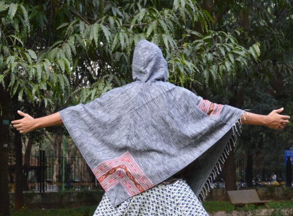 Grey&red strips aztec printed poncho - Image 4